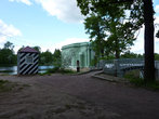 Вот он, павильон Венеры на острове Любви, заново отреставрированный (снимок 6 июня 2010года)
