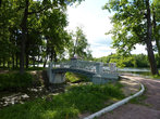 Еще один мостик в парке, ближе к павильону Венеры на острове Любви.