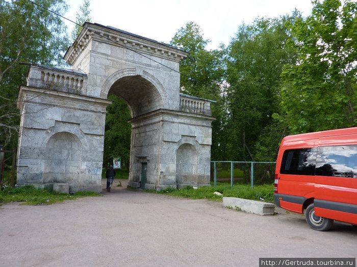 Главные ворота Большого Гатчинского парка. Гатчина, Россия