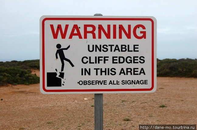 Таблички, предупреждающие об опасности падения с крутых обрывов Штат Южная Австралия, Австралия