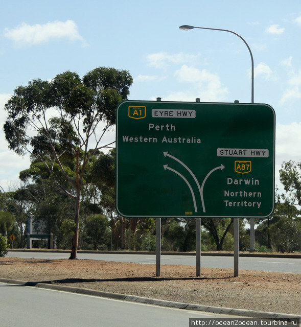 Город Port Augusta — это огромный перекрёсток главных магистралей Австралии. Налево — на запад страны. Направо — в центр и на север континента. Штат Южная Австралия, Австралия