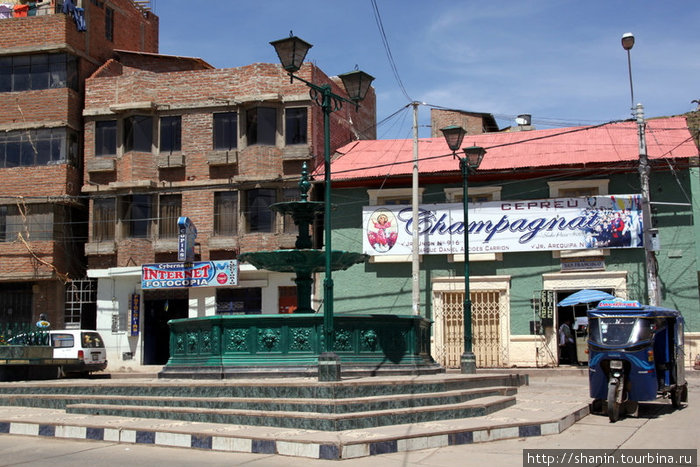 Фонтан на улице Пуно, Перу
