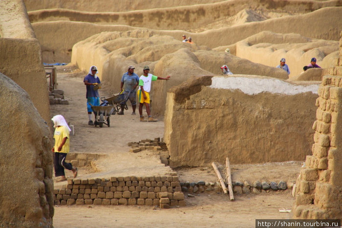 Идет активное восстановление руин Трухильо, Перу
