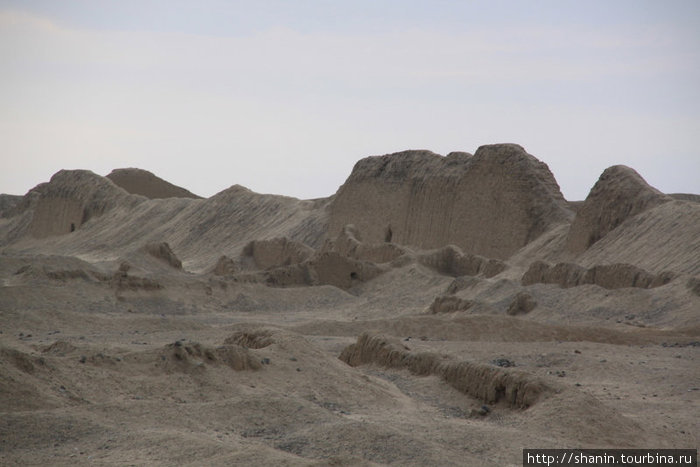 Еще не раскопанные и не отреставрированные руины Трухильо, Перу