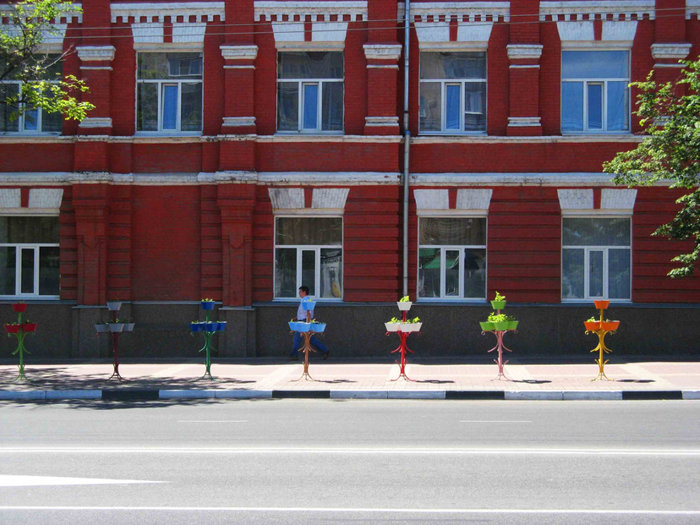 цветочные вазы на улицах Белгорода Белгород, Россия