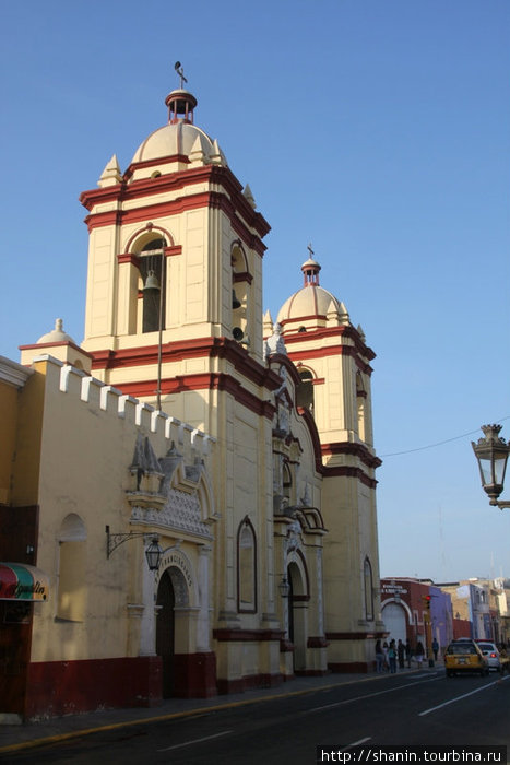 Фасад церкви Трухильо, Перу