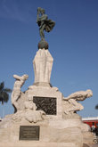 Монумент на центральной площади
