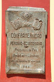 Мемориальная табличка в память о мирном договоре. Тогда в результате войны Эквадор потерял часть своей территории. Табличка закрепляет новую — более выгодную для Перу — линию границы.