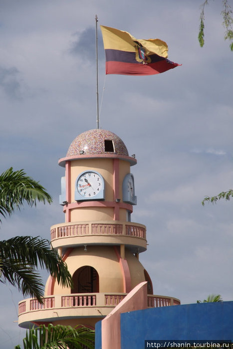 Приграничная башня с эквадорским флагом. Значит, мы уже в Эквадоре. Но до пограничного контроля ее не дошли. Тумбес, Перу