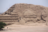 Эта гигантская полуразрушенная пирамида была храмом Солнца