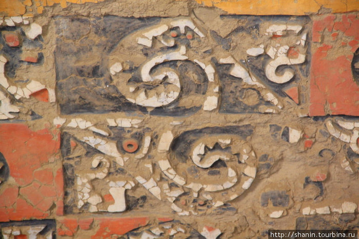 Полуразрушенная фреска Трухильо, Перу