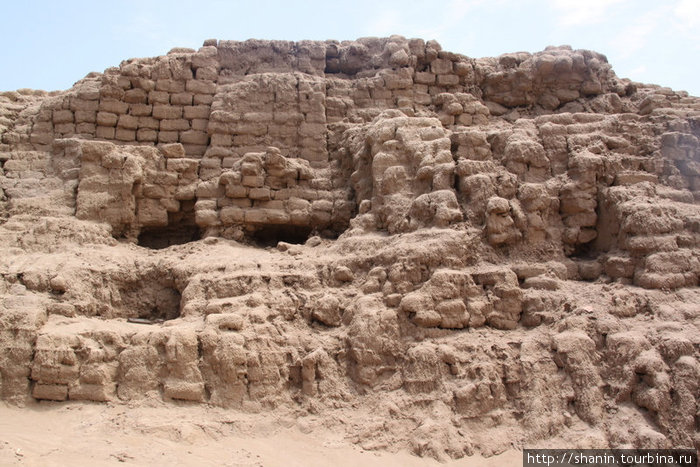 Стена из кирпичей Трухильо, Перу