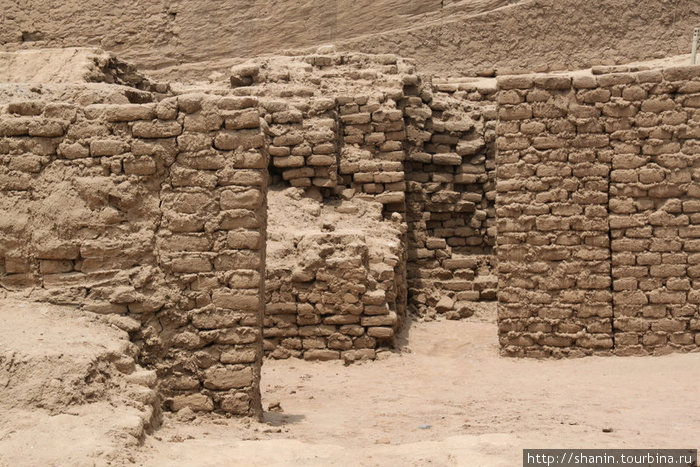 Стены, стены, стены... Трухильо, Перу