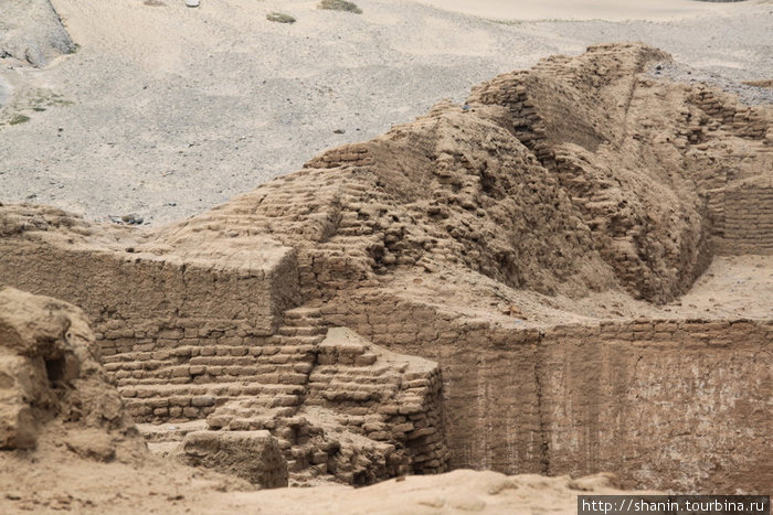 Руины храма Луны Трухильо, Перу