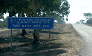 Берите с собой питьевую воду — на сотни километров вперёд её просто нет.