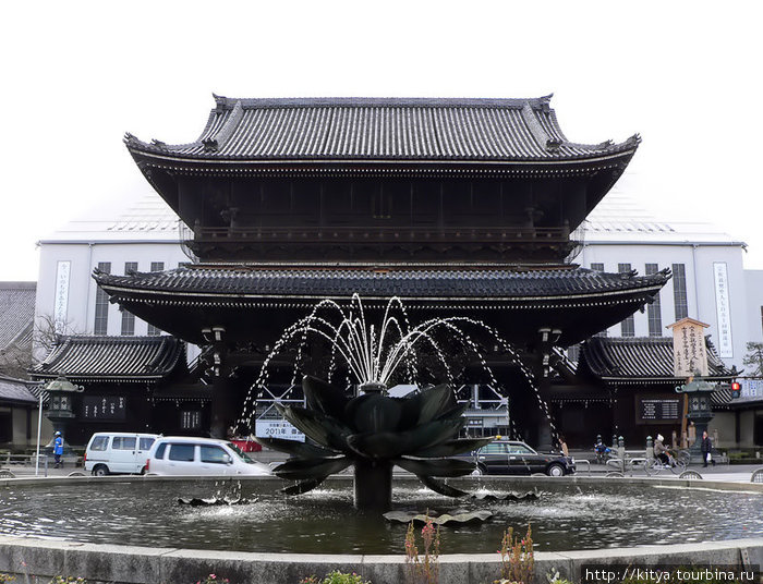 Храмовые ворота Киото, Япония