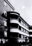 Старая фотография здания в Инстербурге, спроектированного архитектором Шаруном