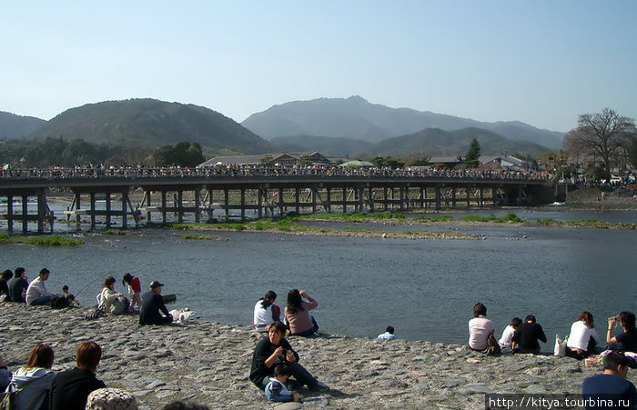 Мост Тогэцукё через реку Оигаву. Киото, Япония