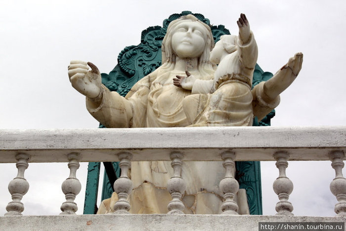 Пешком к статуе Богоматери Баньос, Эквадор