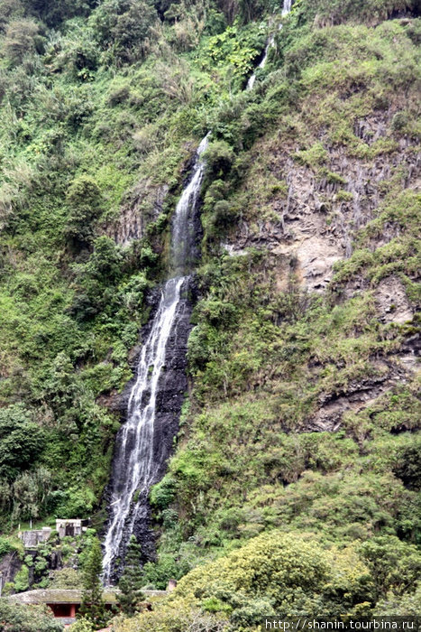Водопад на окраине Баньоса Баньос, Эквадор