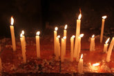 Горящие свечи в соборе