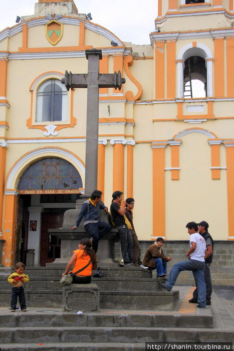 Крест у церкви Провинция Имбабура, Эквадор