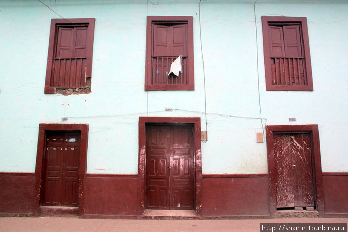 Три двери и три окна Провинция Имбабура, Эквадор
