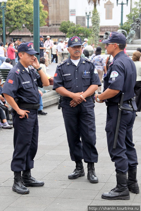 Три полицейских Кито, Эквадор