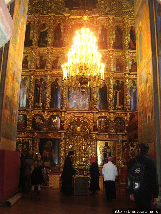 Ипатьевский монастырь. Резной иконостас Троицкого собора Кострома, Россия