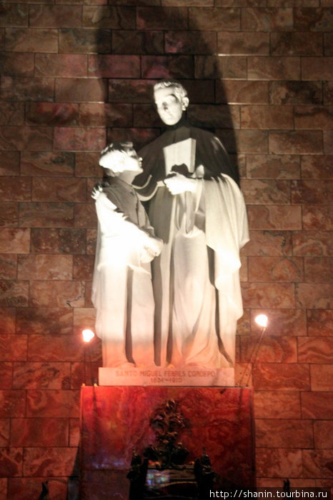 Кафедральный собор Санта-Ана-де-лос-Риос-де-Куэнка, Эквадор