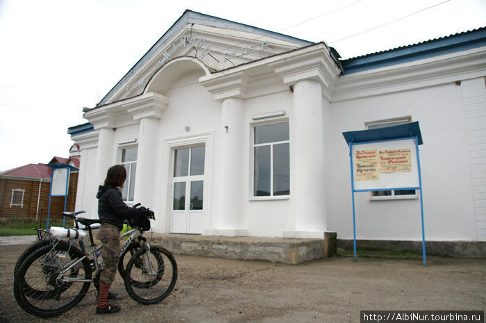 Хаджох (Каменномостский), старый кинотеатр. Адыгея, Россия