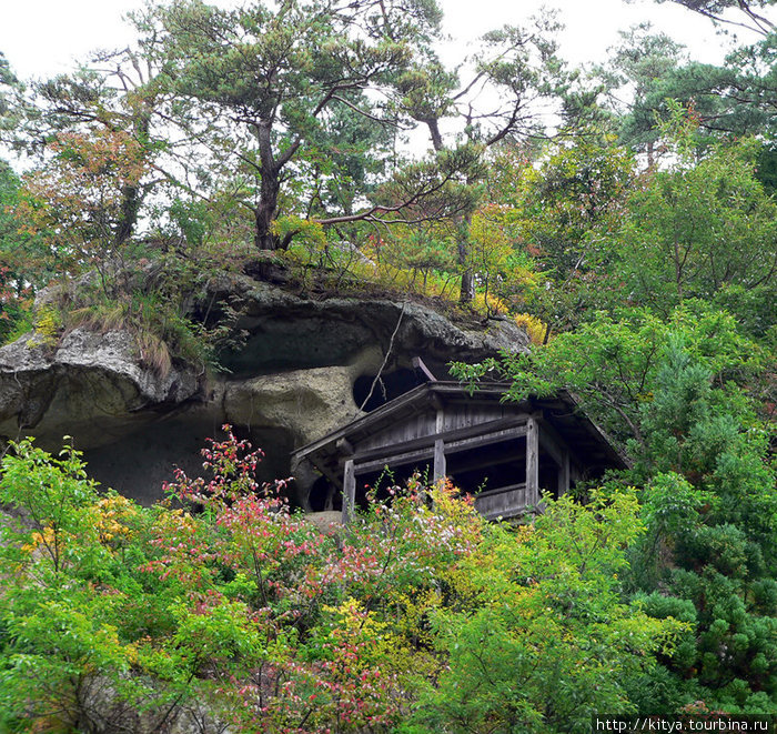 Храм Стоящих Камней Ямагата, Япония