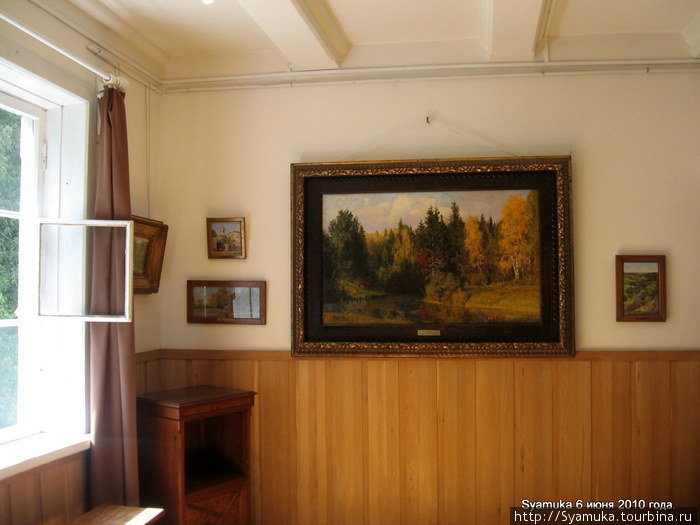 В мастерской находятся и другие картины художника и одна из них Осень в Абрамцеве. Тульская область, Россия
