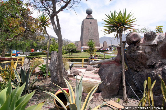 Памятник Экватору