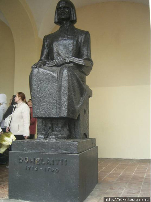 Памятник Кристионасу Донелайтису Вильнюс, Литва