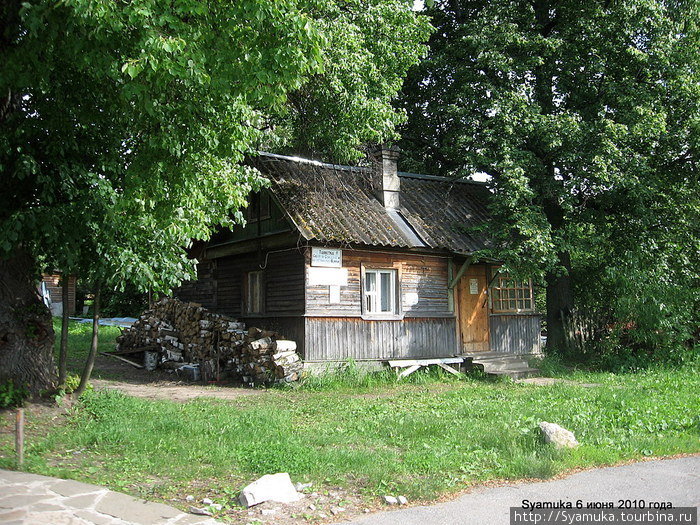 Домик у храма. Тульская область, Россия