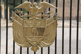Герб на ограде Президентского дворца