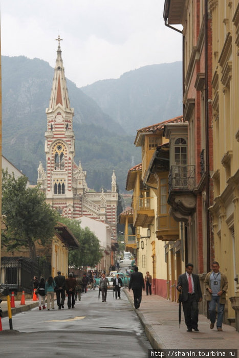 Церковь и улица в Боготе Богота, Колумбия