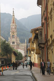 Церковь и улица в Боготе