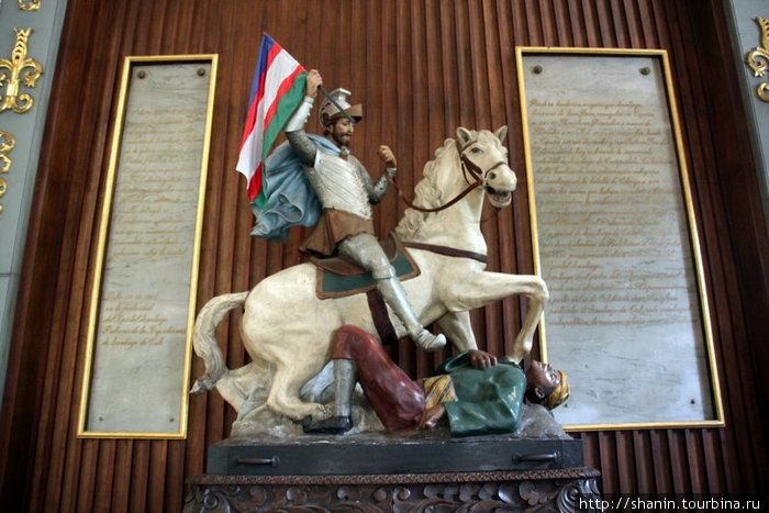 Памятник конкистадору, побеждающему дикарей