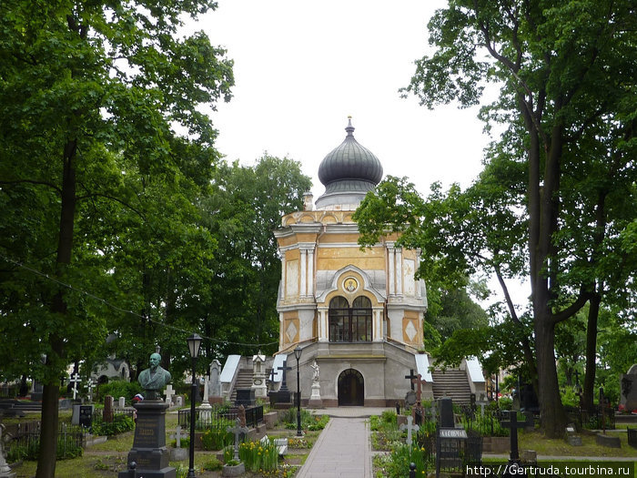 Храм Св. Николая Мирликийского на Никольском кладбище.