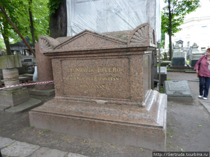 Надгробие великого математика Леонардо Эйлера.