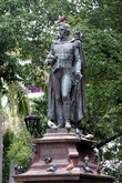 Генерал Сантандер Франсиско де Паула (1792 — 1840), один из руководителей Войны за независимость1810 — 26 гг. Национальный герой Колумбии. В 1819 — 28 гг. вице-президент Великой Колумбии.