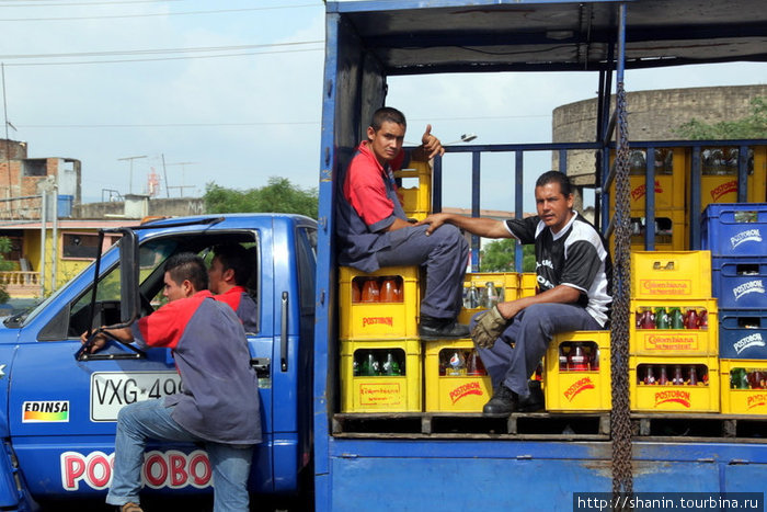 Пиво-воды развозят на грузовике Кукута, Колумбия