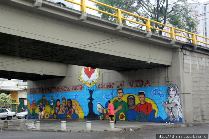 Искусство под мостом Медельин, Колумбия