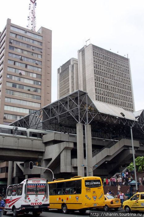 Станция метро Медельин, Колумбия
