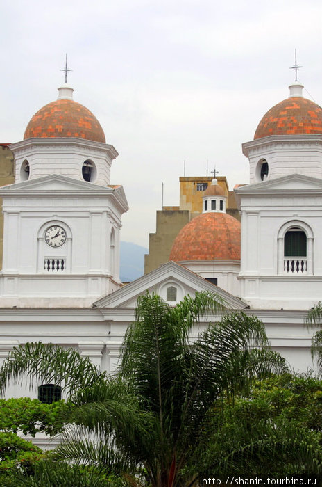 Купола Медельин, Колумбия