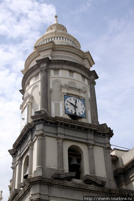 Часы на колокольне собора Мерида, Венесуэла