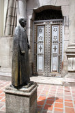 Памятник у бокового входа в собор