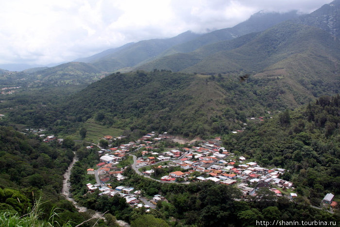 Вид на долину от нижней станции фуникулера Мерида, Венесуэла